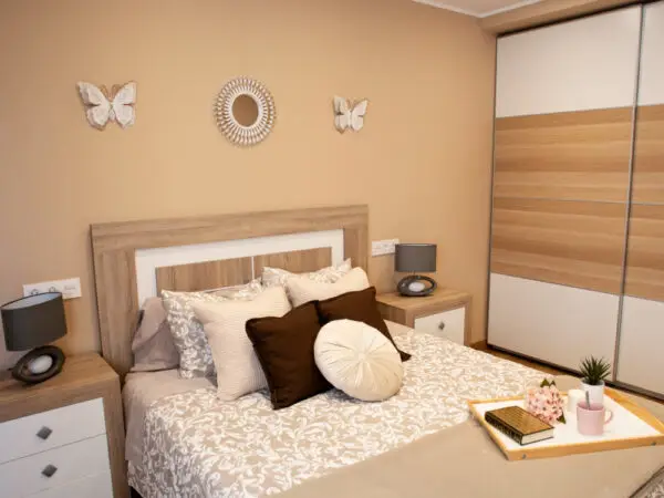 Habitación Principal: Espaciosa y Acogedora